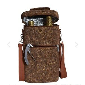 TWO BOTTLE INSULATED WINE CARRIER never been used . No tags perfect condition